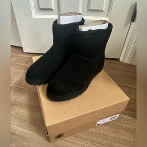 Women’s UGG size 9 Cory ll black booties NEW IN BOX!